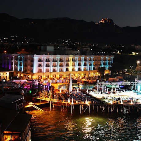 Rocks Hotel & Casino